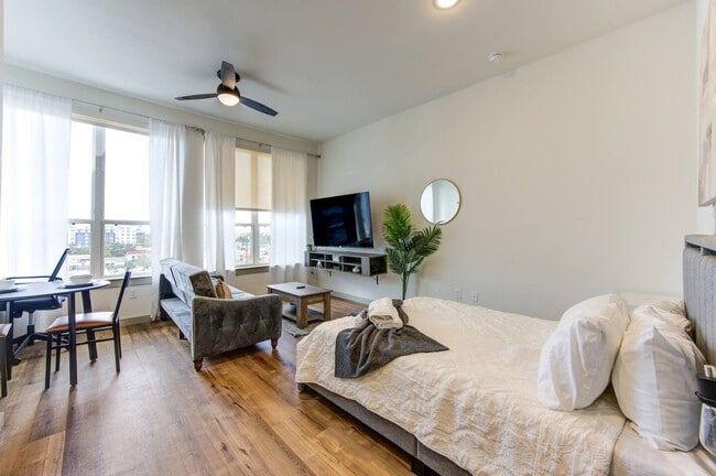 Foto del edificio - 1111 Shepherd Dr