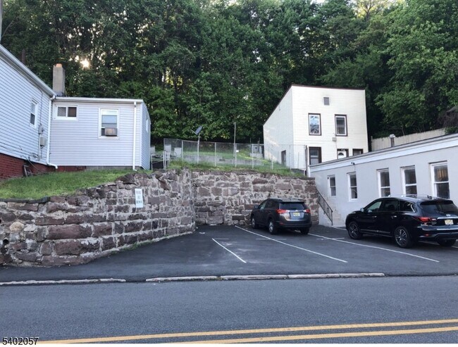 Foto del edificio - 122 N 8th St