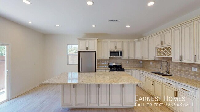 Foto del edificio - 7252 Glade Ave