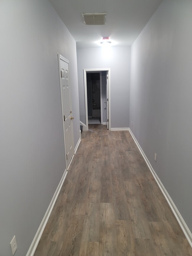 Building Photo - 650 Ganyard Farm Way
