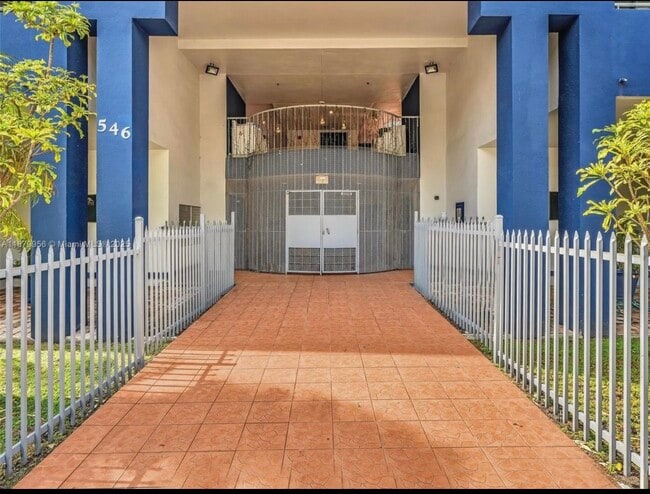 Foto del edificio - 546 SW 1st St