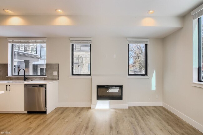 Building Photo - 1 br, 2 bath Condo - 5609 South Curtice St...