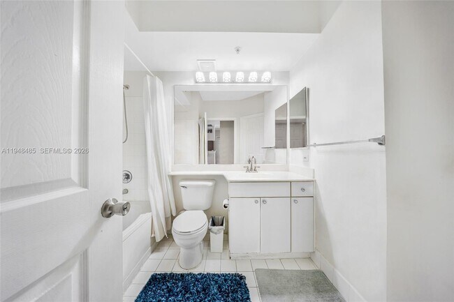 Foto del edificio - 17145 N Bay Rd