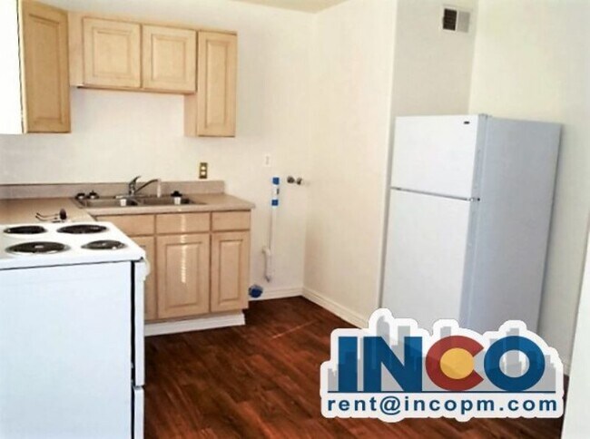 Building Photo - Adorable 2 bd 1 bath home with private fen...