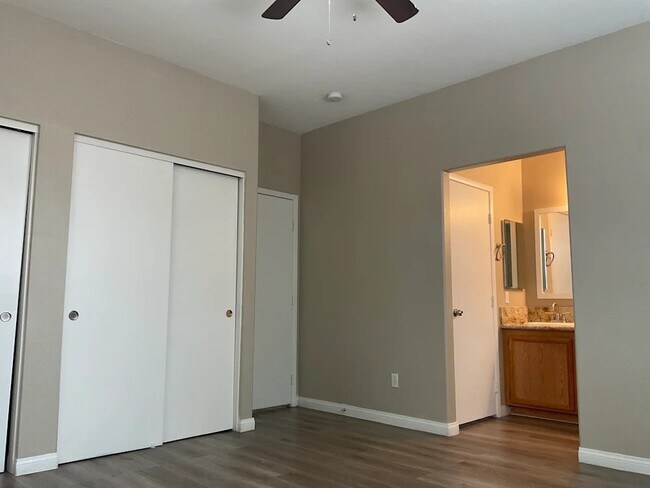Foto del edificio - 5953 Hickory Nut Ave