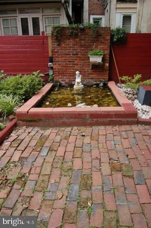 Foto del edificio - 1934 Waverly St