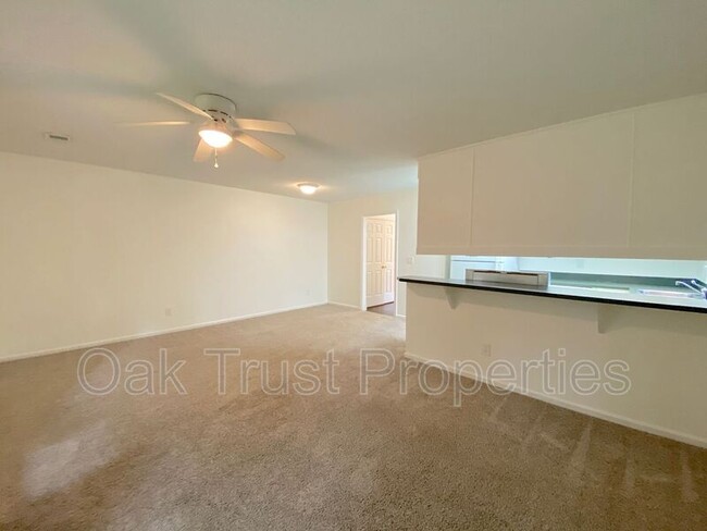 Building Photo - 9531 S Cardinal Dr