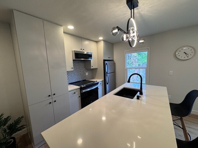 Building Photo - 1404 Black Ct