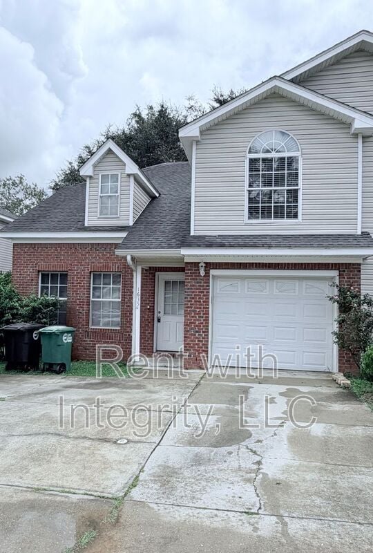 Photo - 1635 Corey Wood Cir House