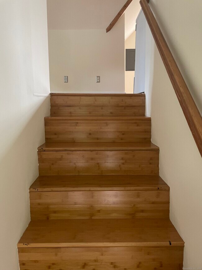 156 Wellsville Ave, New Milford, CT 06776 Room for Rent in New