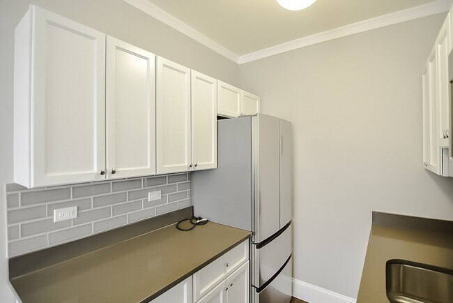 Foto del edificio - 817 W Lakeside Pl