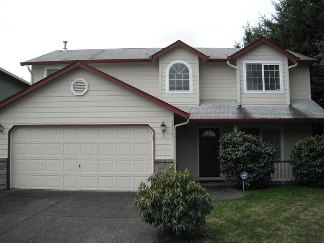 Spacious home and yard ready for you! - Spacious home and yard ready for you!