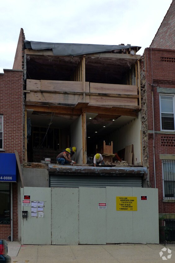 Foto del edificio - 6544 Woodside Ave