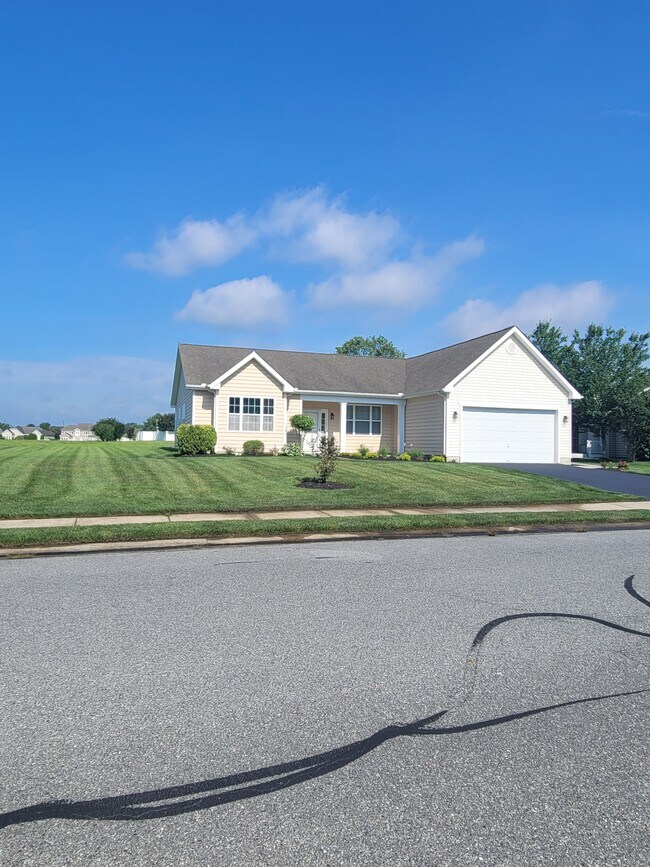 Building Photo - 32818 Almwick Ln