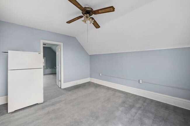 Foto del edificio - 1210 Maple Ave