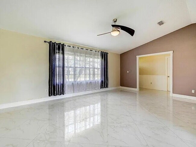 Building Photo - Remodeled Home Near Schools