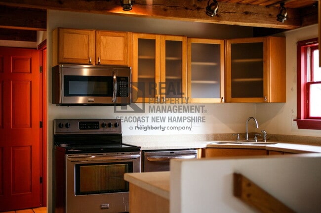 Building Photo - 6 Spruce Ln