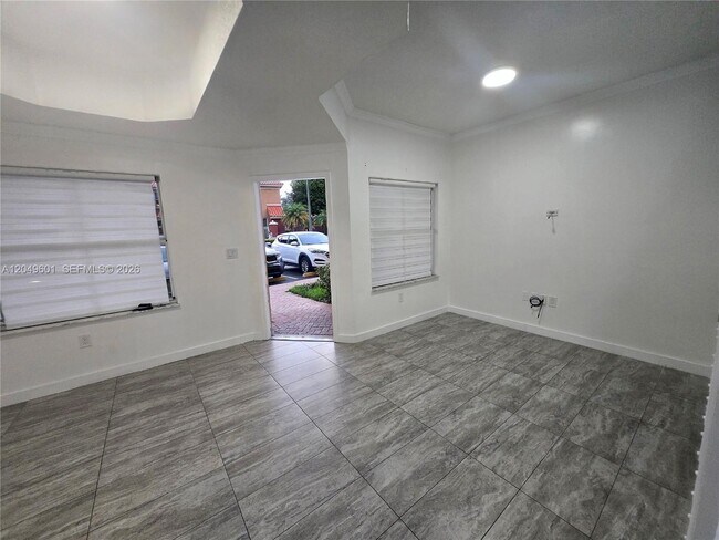 Foto del edificio - 6001-6114 NW 114th Ct