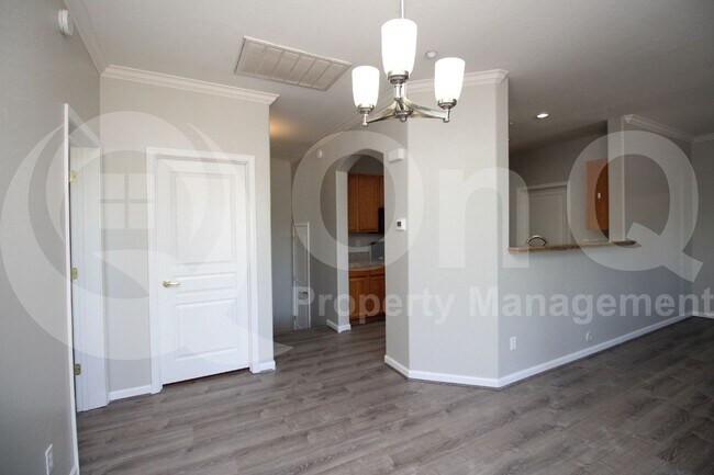 Building Photo - 955 E Knox Rd