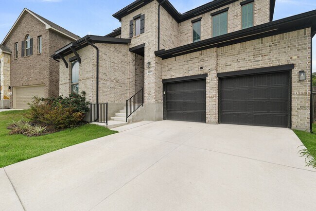 Foto del edificio - Spacious 4BR Home with Gourmet Kitchen & Large Island Near Alamo Ranch & Lackland AFB