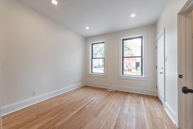 Building Photo - 2300 N Leavitt St