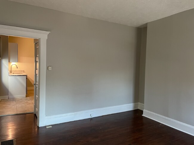 Foto del edificio - 2402 Findley Ave