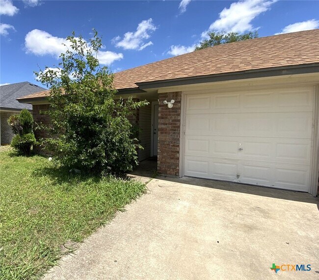 Foto del edificio - 3210 Toledo Dr