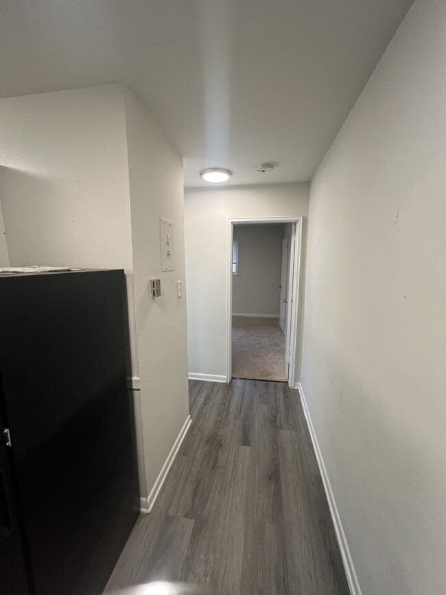 Building Photo - Charming 1 Bedroom Apartment in Woodbridge...