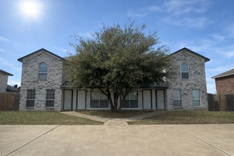 Building Photo - 4505 Deek Dr
