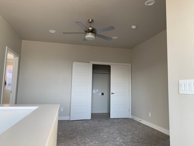 Building Photo - 438 N Stone Mountain Dr