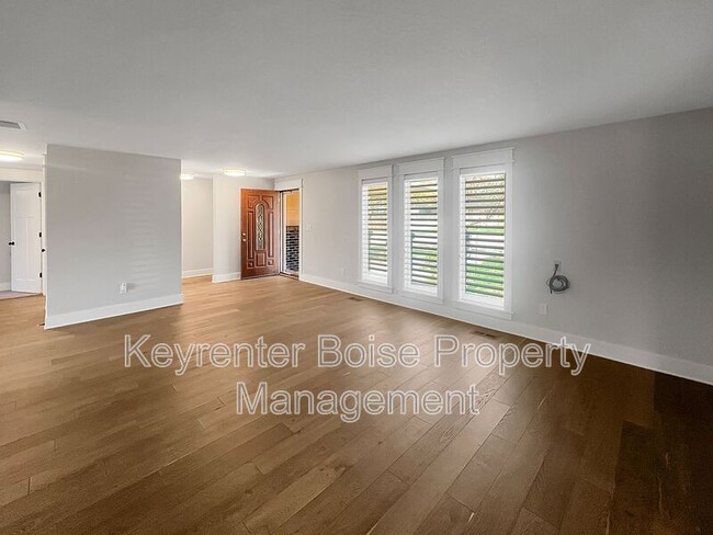 Foto del edificio - 10449 W Skycrest Dr