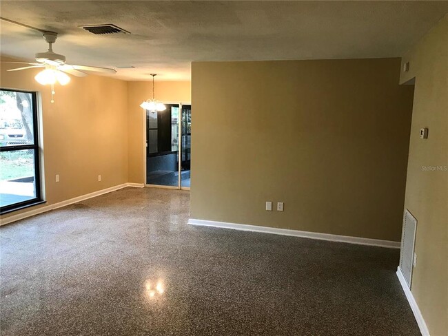 Building Photo - 8021 N Ola Ave
