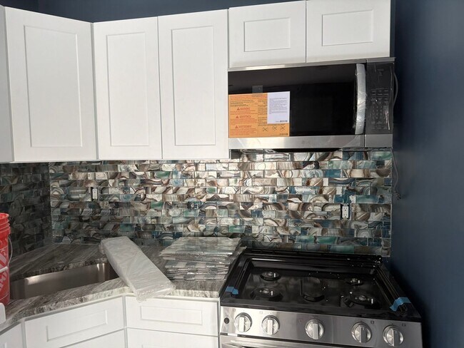 Foto del edificio - 566-568-568 Hawthorne Ave