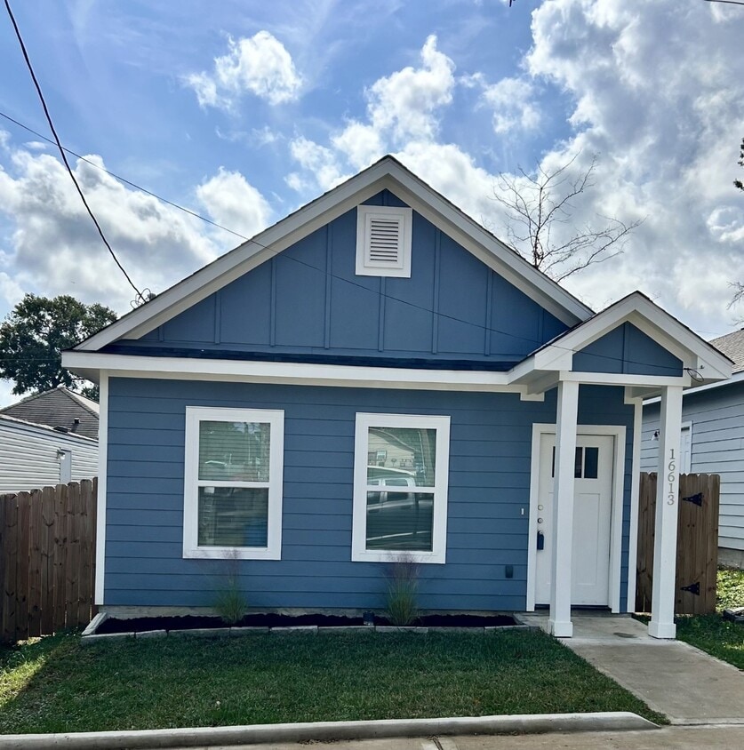 Primary Photo - 16613 E Lynbrook