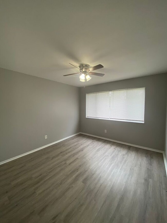Building Photo - $200 Off 1ST Month Rent May Special! Fresh...