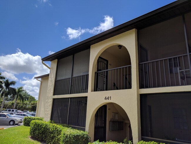 Foto del edificio - 441 Pine Glen Ln