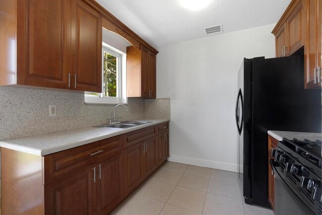 Foto del edificio - 585 NW 182nd Ter