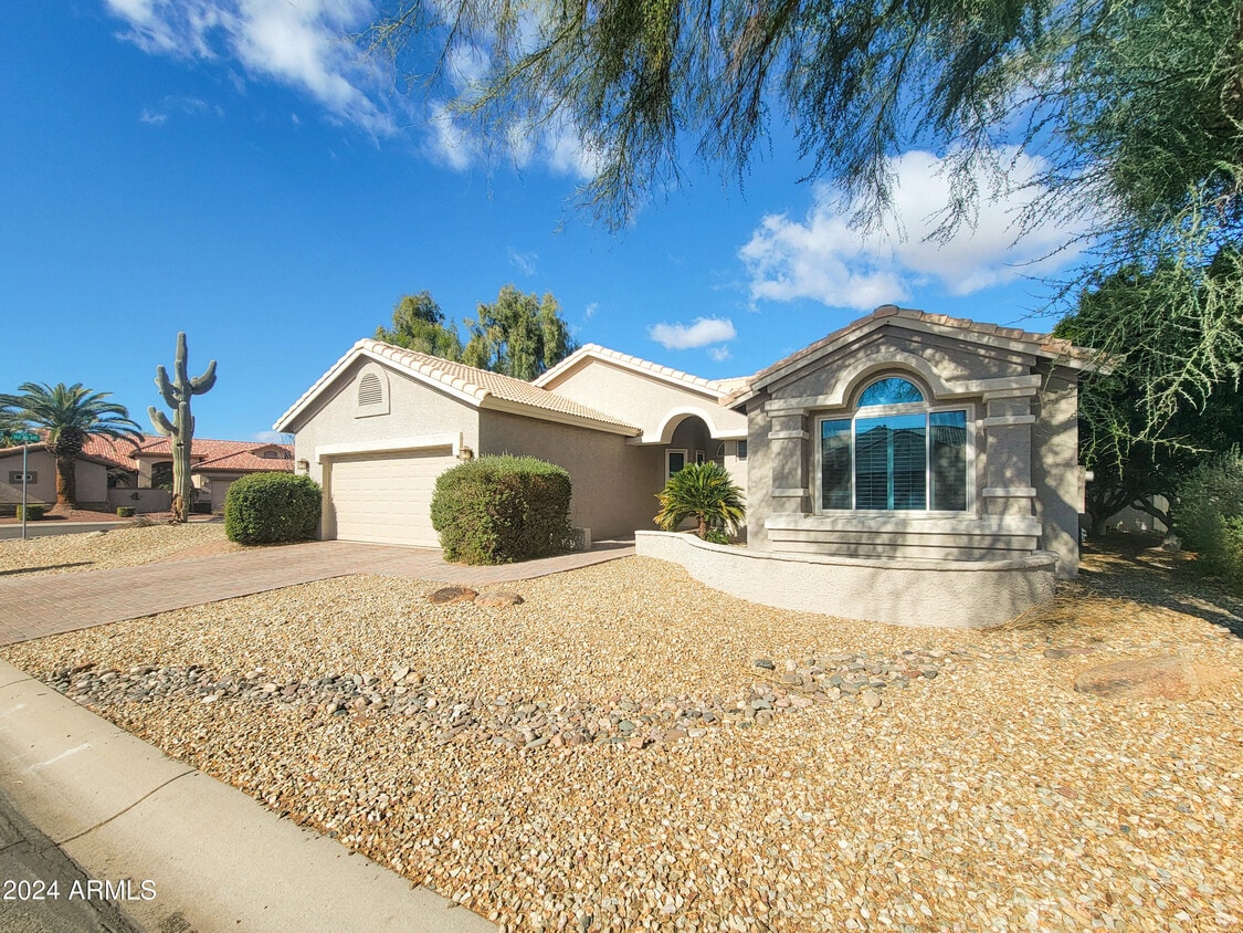 Primary Photo - 15184 W Catalina Dr