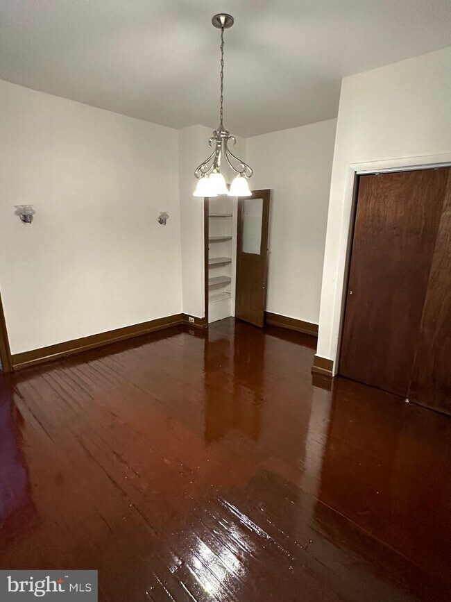 Building Photo - 1210 S 53rd St