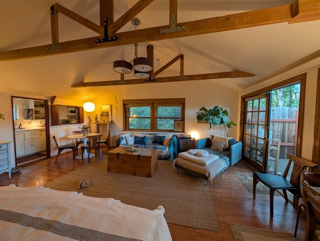 Building Photo - 311 Palomar Rd