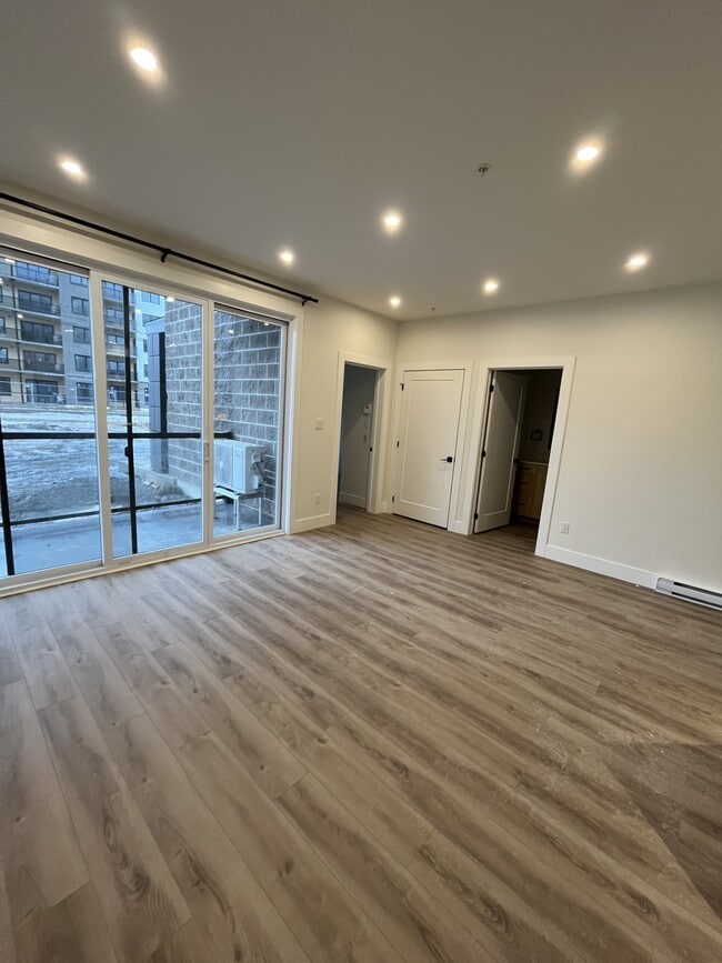 Building Photo - 1035 Melanson Rd