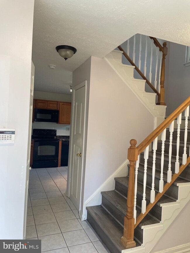 Building Photo - 7233 Mill Creek Ct