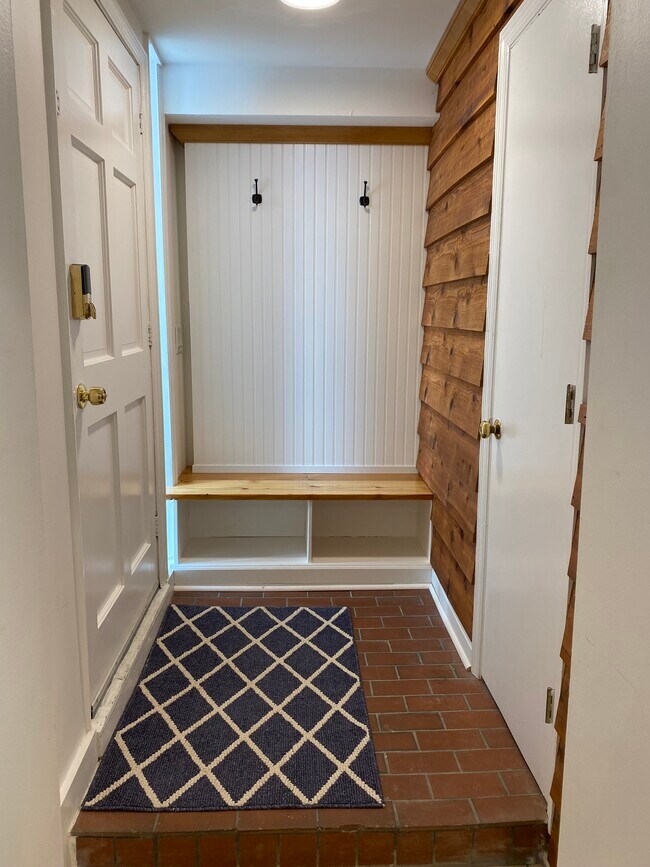 Foto del edificio - 2675 Acorn Ave NE