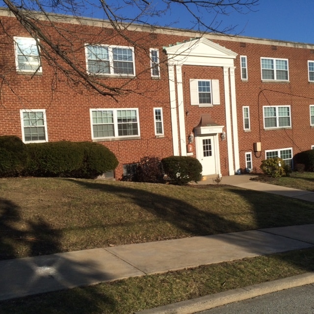 423 Culbertson Ave Unit 2B, Greensburg, PA 15601 Apartments in