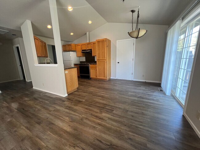 Building Photo - **Charming Midtown Single-Level Home on a ...