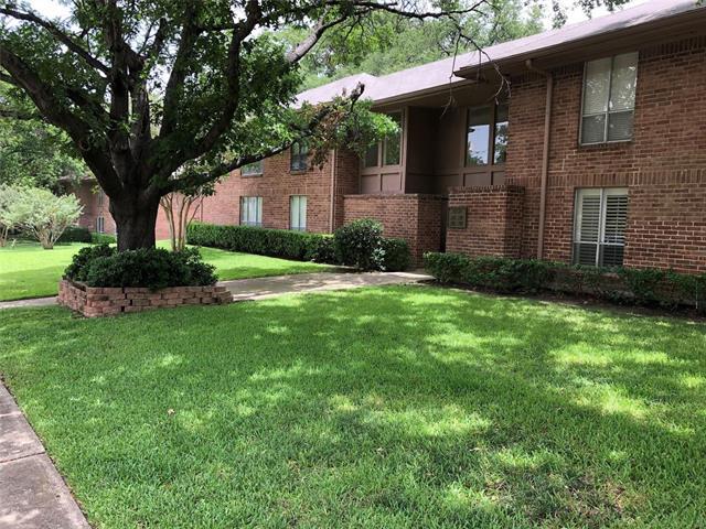 Foto del edificio - 10530 Stone Canyon Rd