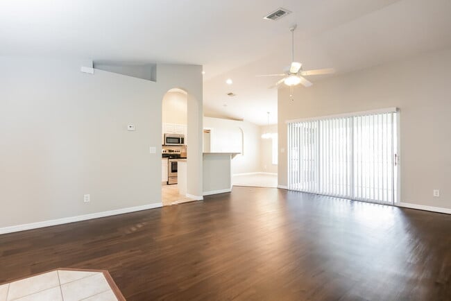 Building Photo - 3013 SW 4th Pl