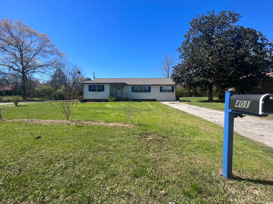 Primary Photo - Beautiful Brainerd 3 Bedroom 2 Bathroom St...