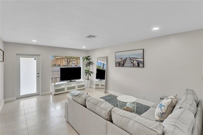 Foto del edificio - 3241 NE 17th Ave