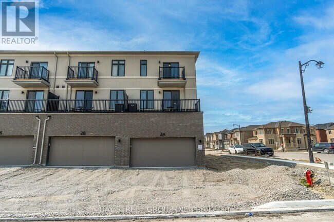 Building Photo - 2 A BIG WILLOW CRESCENT